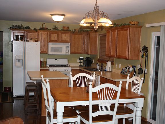 Kitchen 18'6" x 14'0"