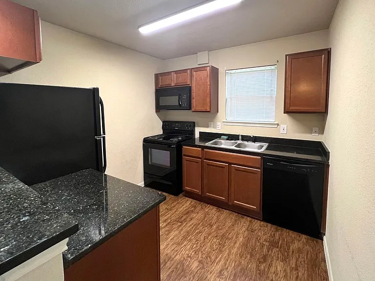 2508 S Houston Ave #D — Photo 3