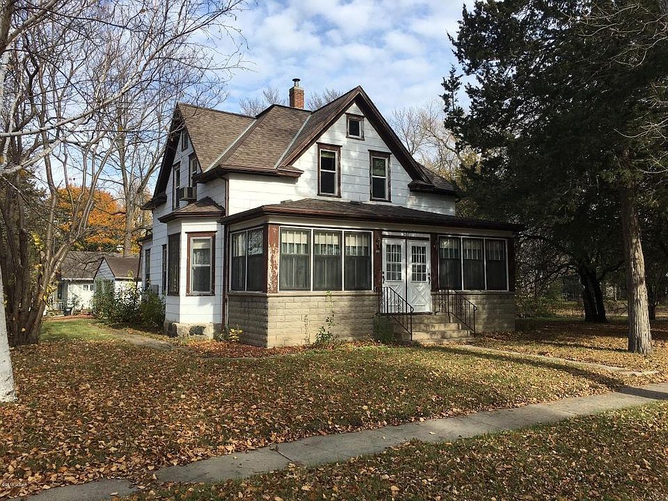 1st image of 301 High Ave NE