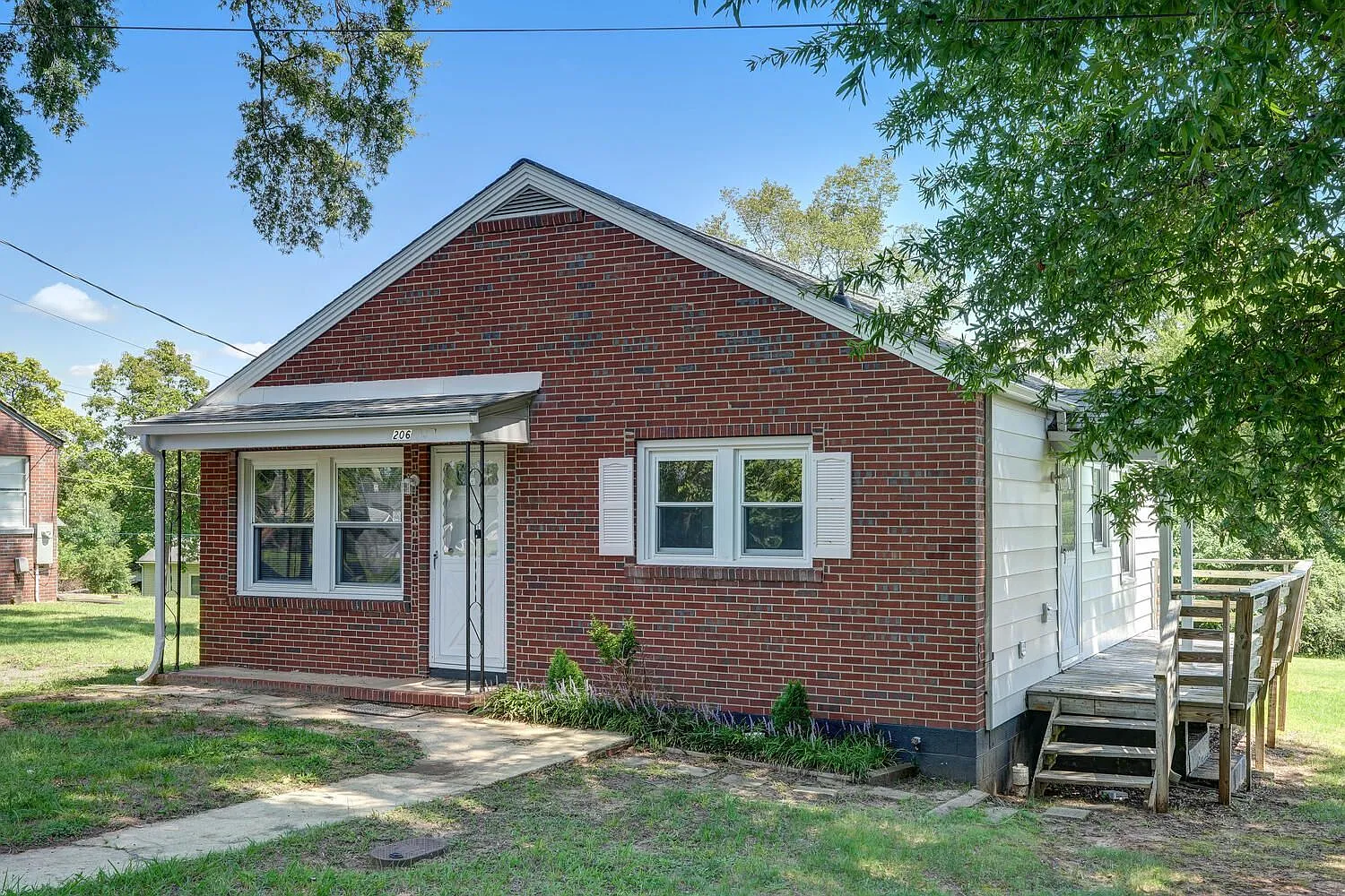 2 bed, 1.0 bath, 840 sqft, $950 — Photo 2