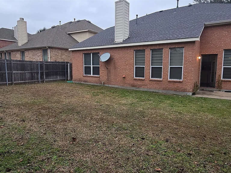 818 Green Pond Dr — Photo 2