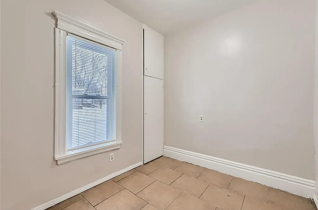 3 bed, 900 sqft, $1,425 — Photo 2