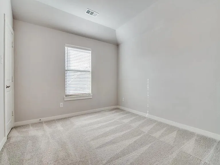 627 Oakridge Dr — Photo 12