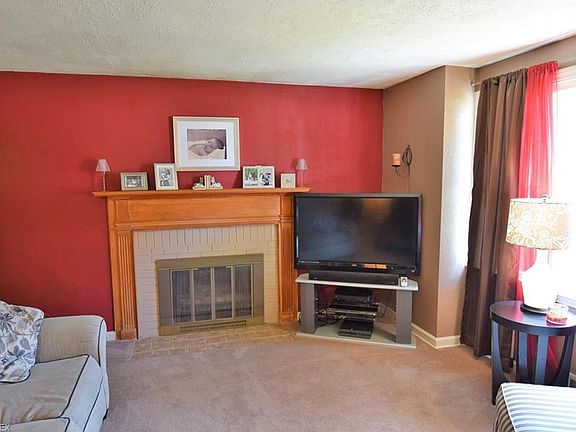 5th image of 557 Oak Knoll Ave SE