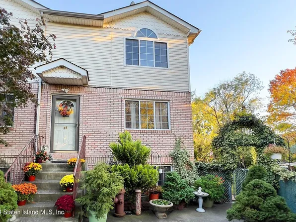 31 Shaina Ct, Staten Island, NY 10303