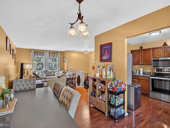 5th image of 905 New Orchard Pl
