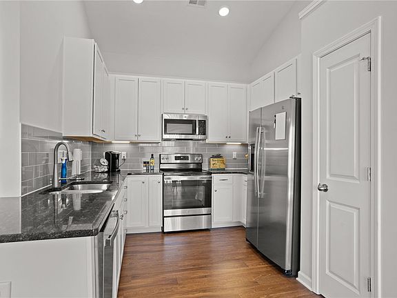 4th image of 7022 Haddington Dr