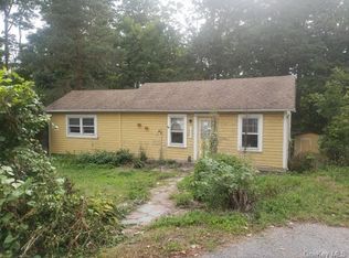 31 Larchmont Rd, Carmel, NY 10512