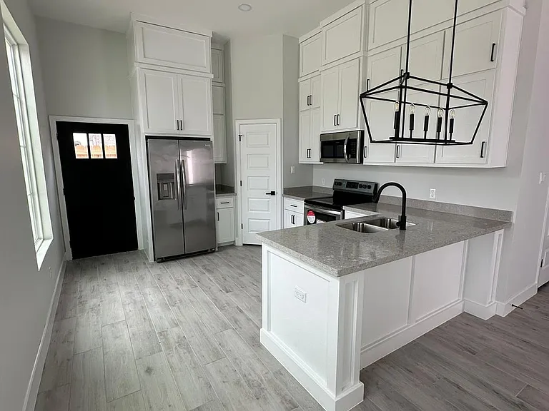 1409 S Xanthia St — Photo 3
