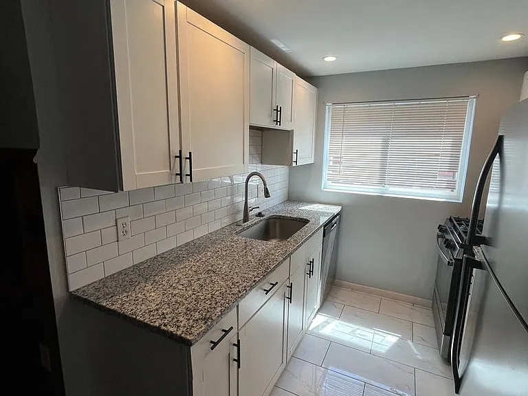 4326 Oakwood Ave — Photo 5