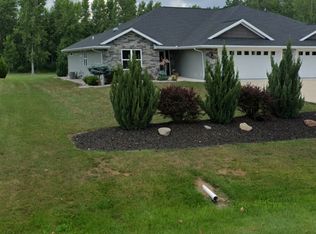 2262 Sunny Ln, Suamico, WI 54313