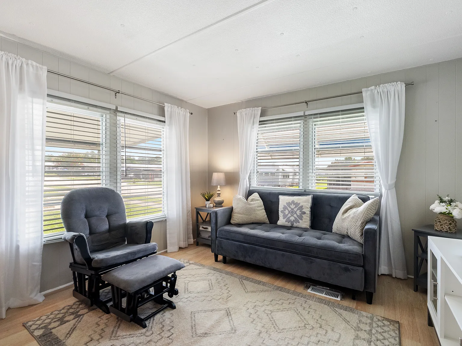 3829 Kim Dr — Photo 2