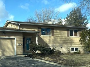 423 Gayle Ave, Dekalb, IL 60115