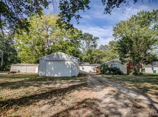 971 Green Mount Ln, Belleville, IL 62220