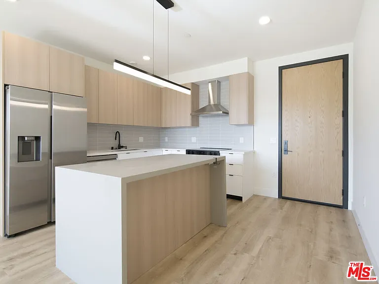 5657 Virginia Ave #302 — Photo 3