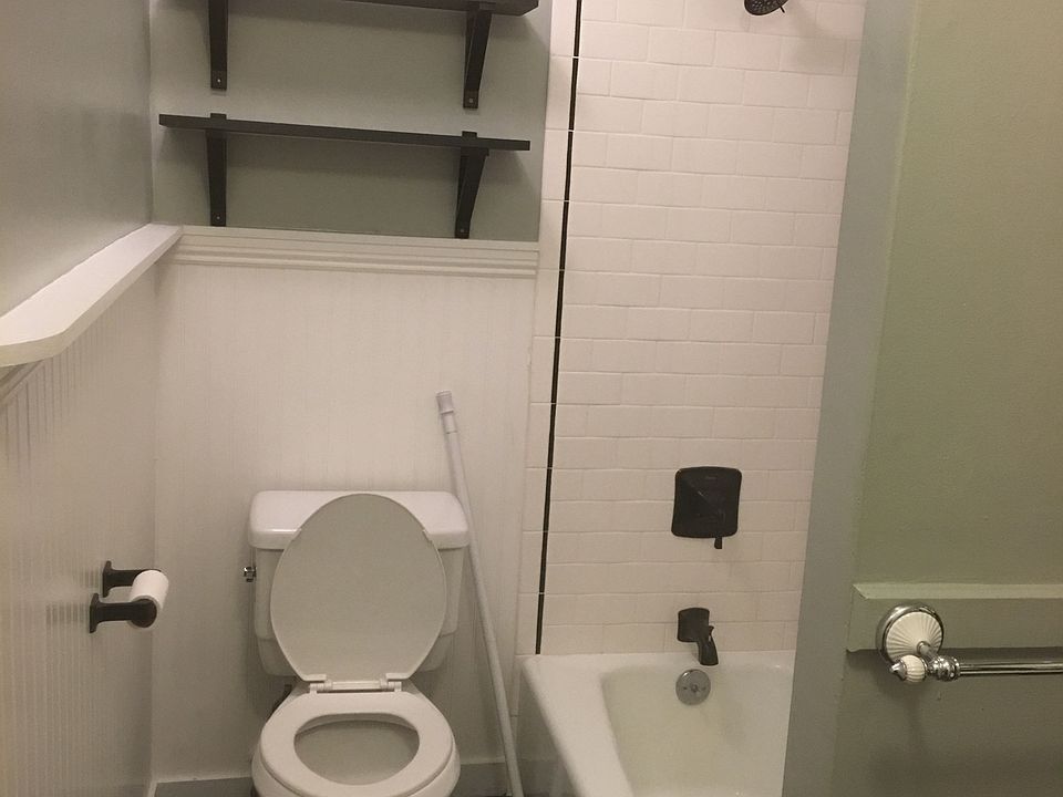 2nd fl tiled bath