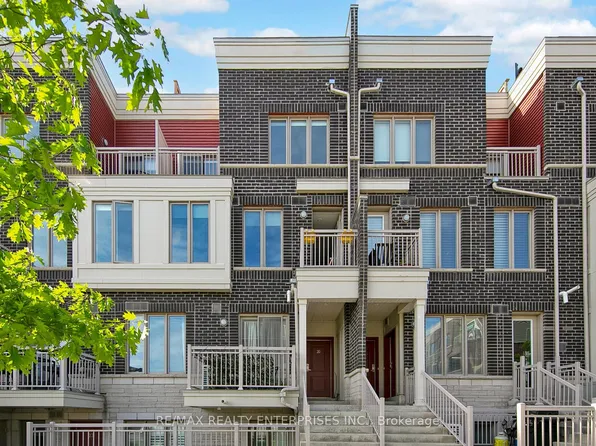 90 Eastwood Park Gdns #20, Toronto, ON M8W 0B2