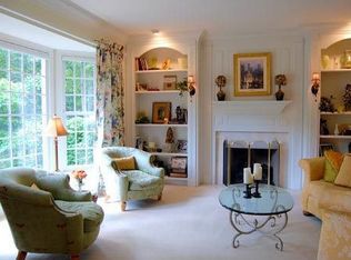 1202 Fox Glen Dr, Saint Charles, IL 60174