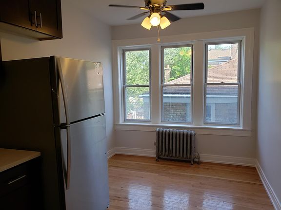3rd image of 6532 N Sacramento Ave APT 1N