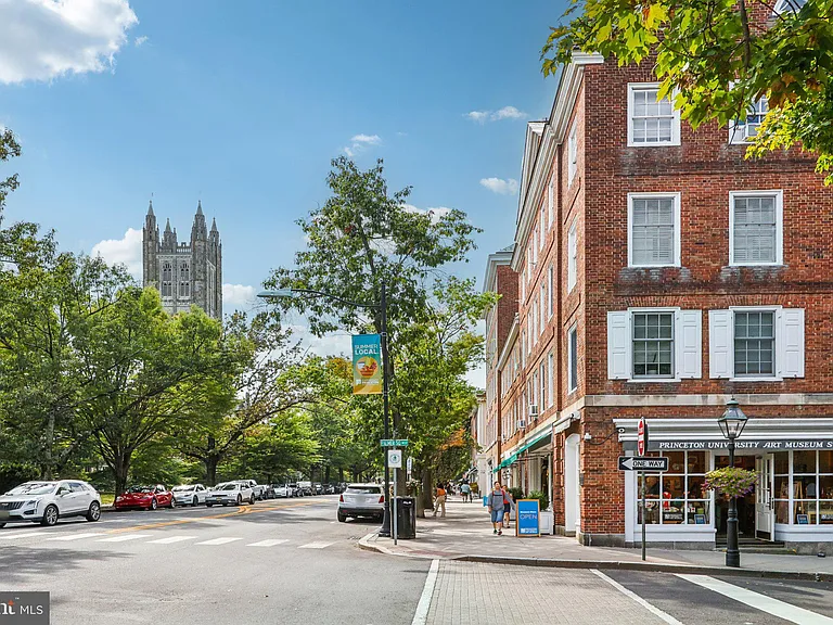 31 Palmer Sq W #A — Photo 21