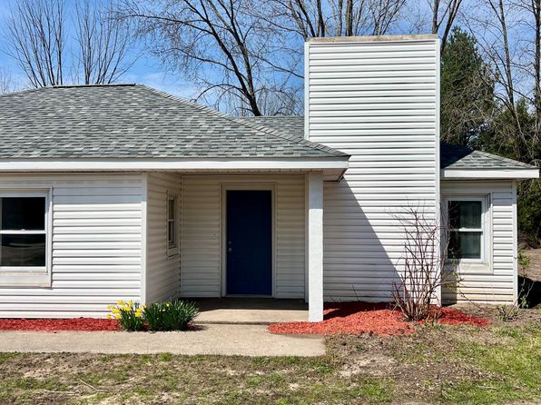 19051 174th Ave, Spring Lake, MI 49456