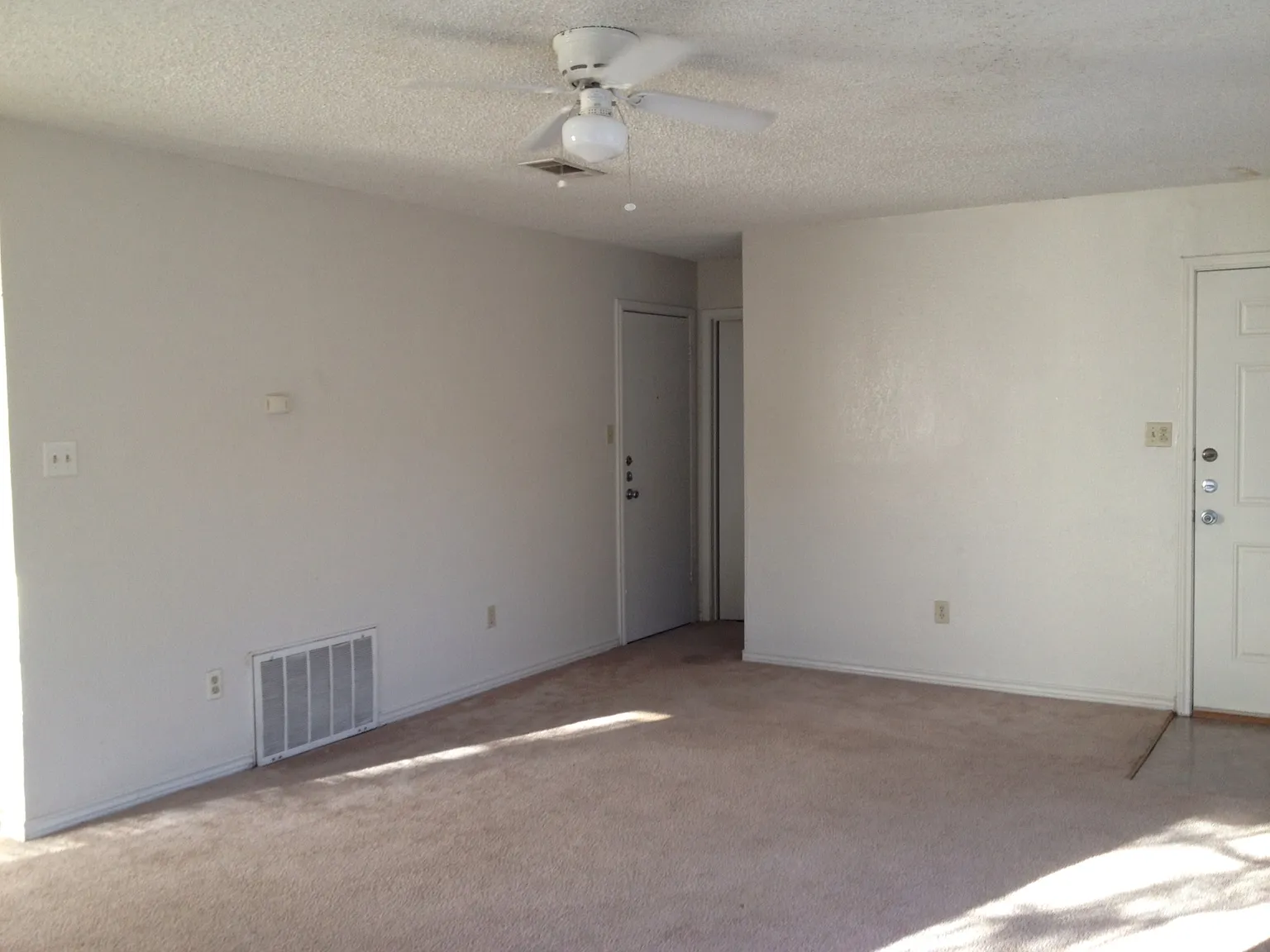 232 Craddock Ave - 232 — Photo 2