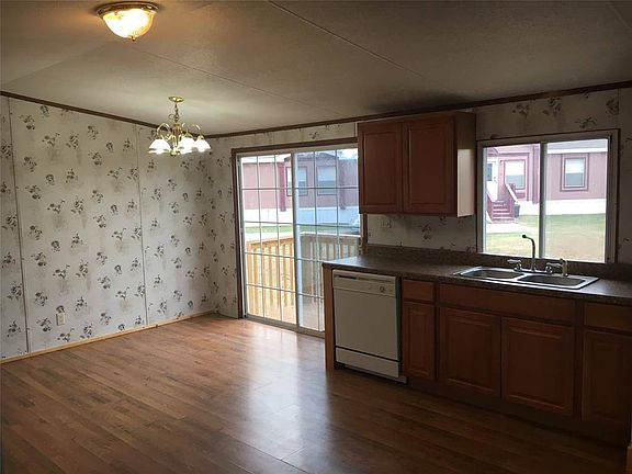 3rd image of 133 Shirley Ct