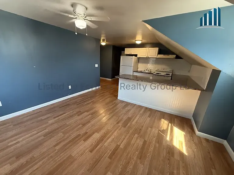 550 Maple St #3F — Photo 2