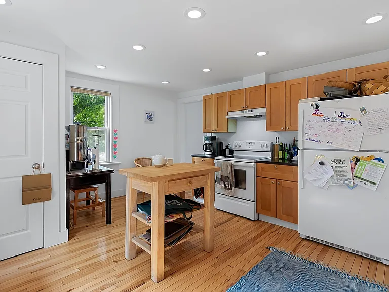 392 Park St #A — Photo 8