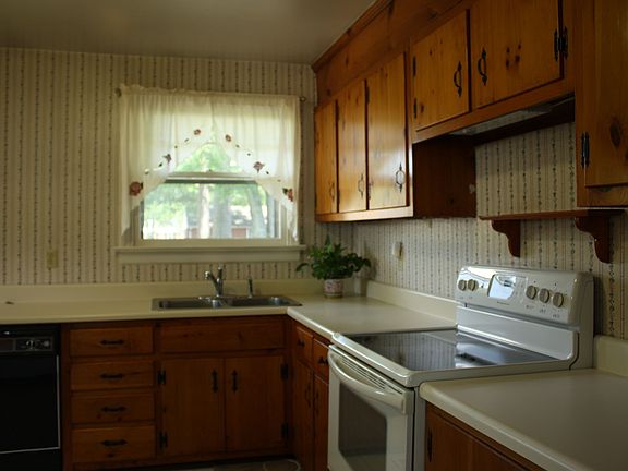 2nd image of 9705 Stockbridge Dr