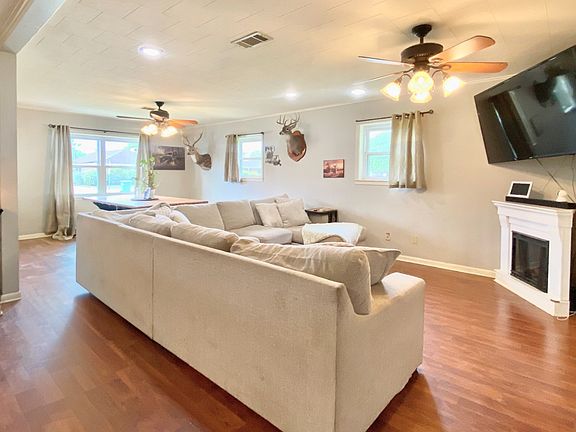 3rd image of 913 Fig St