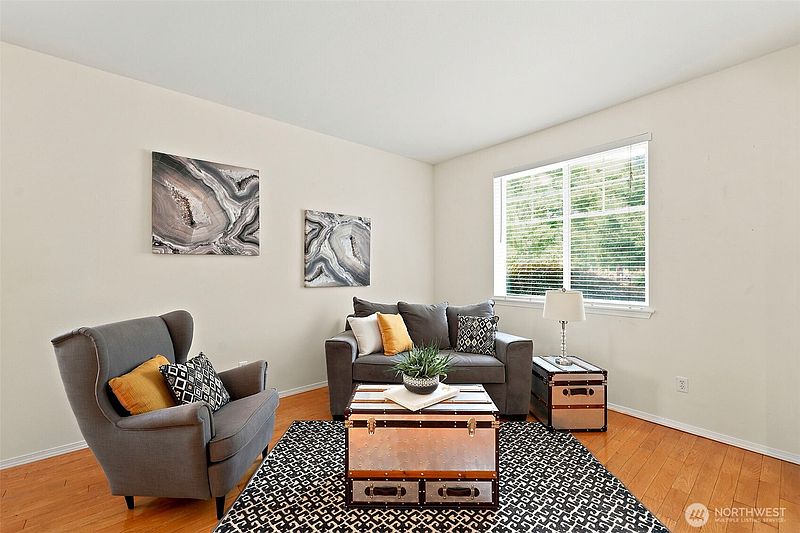4th image of 922 Gina Court SE