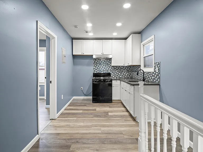 275 Clinton Pl — Photo 15