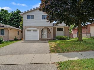 39 Southwood Dr, Kitchener, ON N2E 2E6