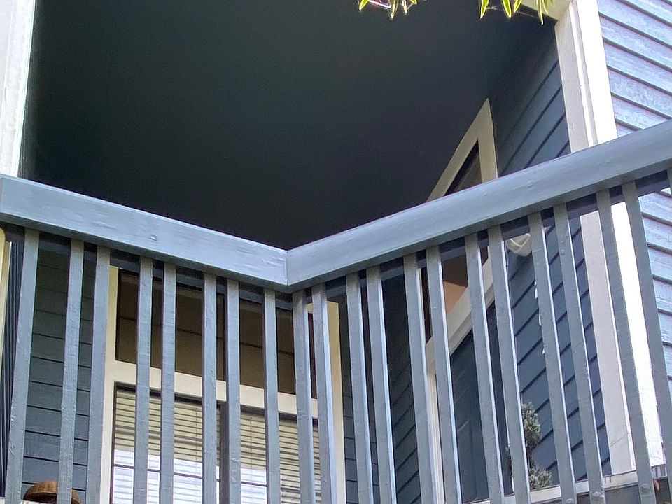 Condo Entry #204