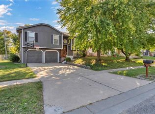 7215 SW 25th St, Topeka, KS 66614