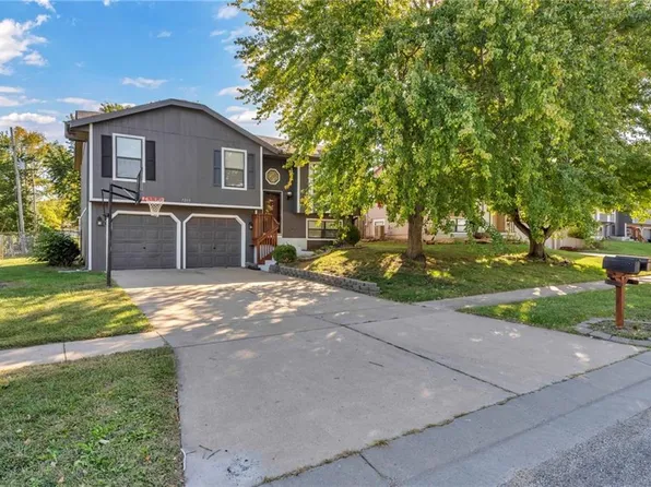 7215 SW 25th St, Topeka, KS 66614