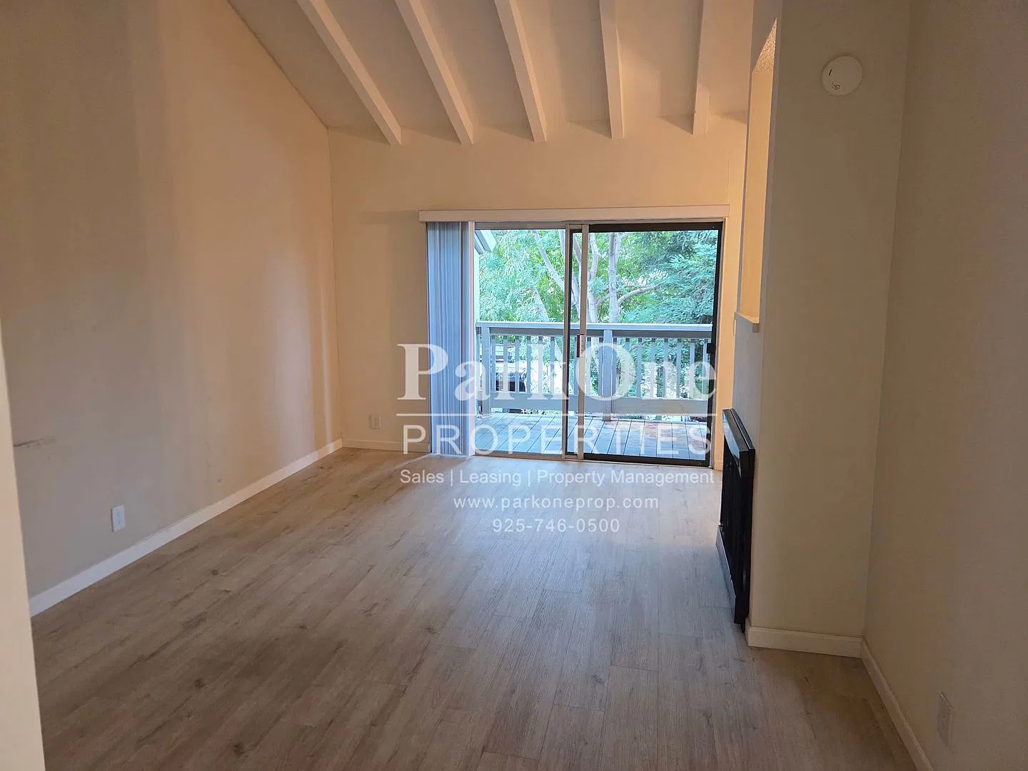 Cute Top Floor Condo With Community Pool — Photo 4