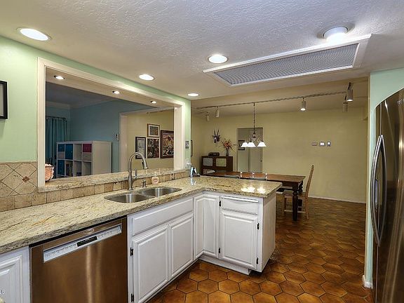 5th image of 2710 E Cannon Dr
