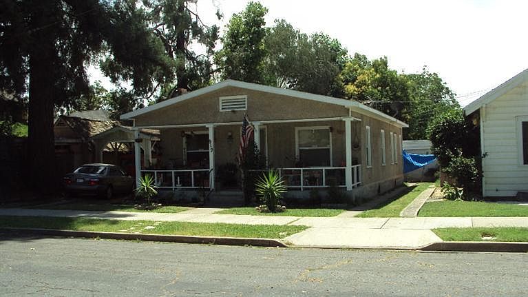 1st image of 912 7th St