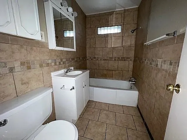 3 bed, 1082 sqft, $1,100 — Photo 2