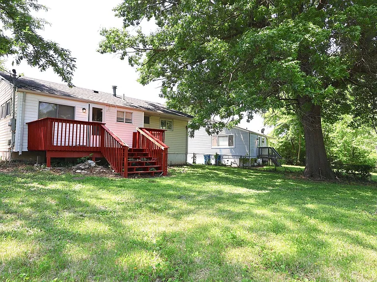 241 Grampian Rd — Photo 16
