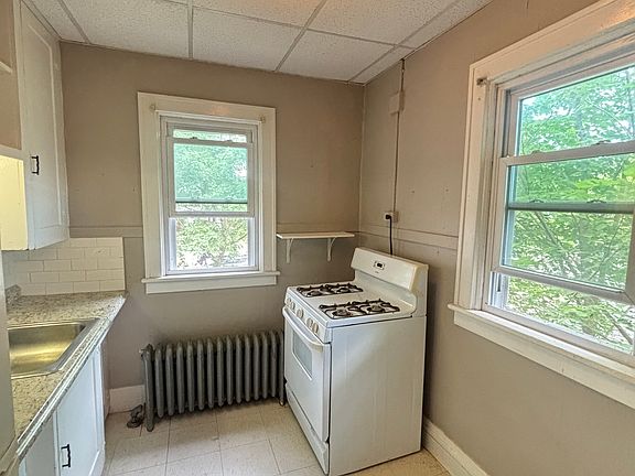 2nd image of 201 Linwood Ave APT 4