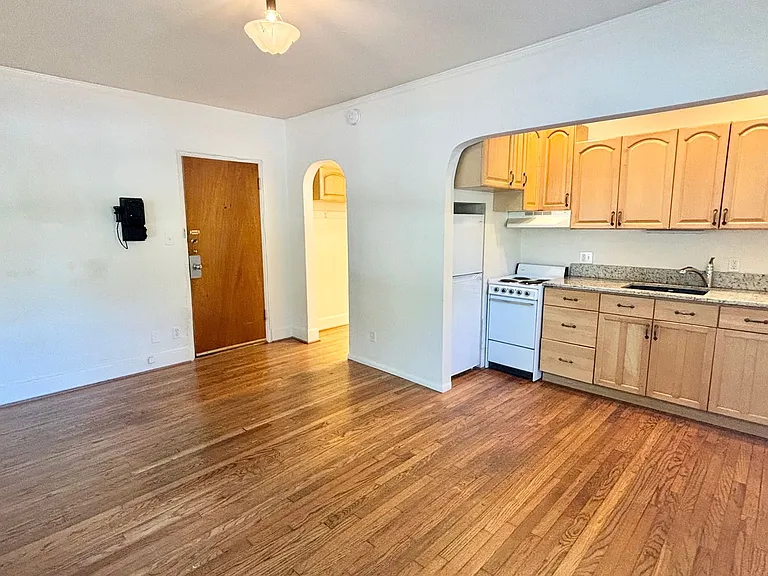 T0108 - Laurelview Apartments — Photo 5