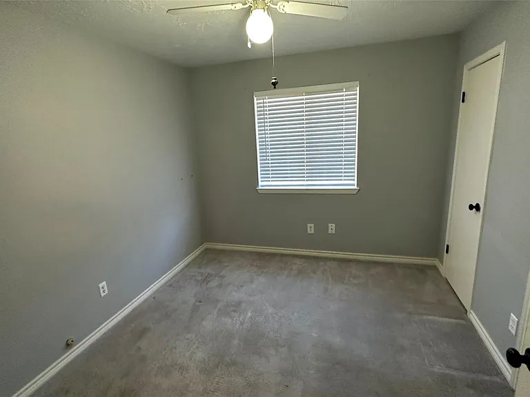 8607 Knoll Forest Dr — Photo 12