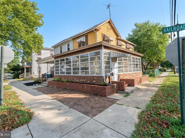 411 2nd St, Swedesboro, NJ 08085