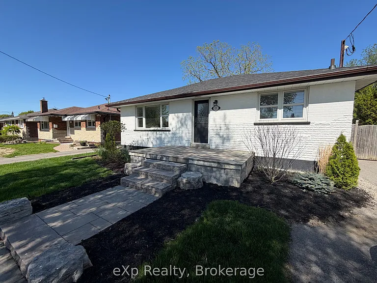 111 Riverside Dr N — Photo 22