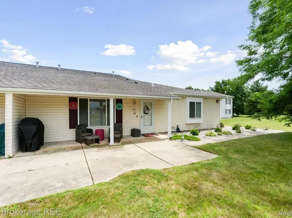 1070 River Ridge Cir, Grand Blanc, MI 48439