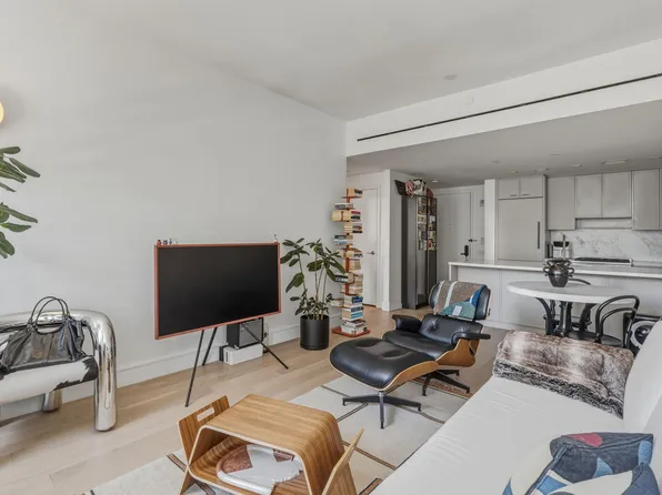 540 6th Avenue image 1 of 18