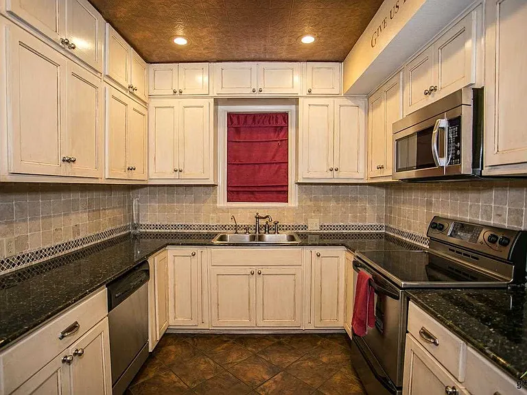 1323 S Donnybrook Ave — Photo 16